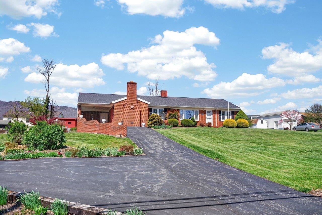 9625 TOWN HALL RD, MCGAHEYSVILLE, Virginia 22840, 4 Bedrooms Bedrooms, ,3 BathroomsBathrooms,Residential,9625 TOWN HALL RD,675626 MLS # 675626 9625 TOWN HALL RD, MCGAHEYSVILLE, Virginia 22840, 4 Bedrooms Bedrooms, ,3 BathroomsBathrooms,Residential,9625 TOWN HALL RD,675626 MLS # 675626