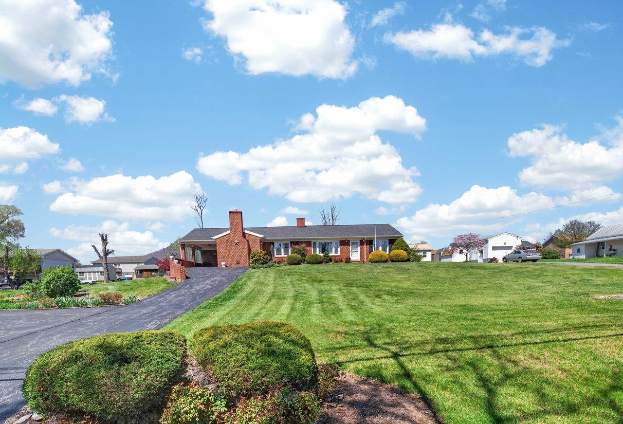 9625 TOWN HALL RD, MCGAHEYSVILLE, Virginia 22840, 4 Bedrooms Bedrooms, ,3 BathroomsBathrooms,Residential,9625 TOWN HALL RD,675626 MLS # 675626 9625 TOWN HALL RD, MCGAHEYSVILLE, Virginia 22840, 4 Bedrooms Bedrooms, ,3 BathroomsBathrooms,Residential,9625 TOWN HALL RD,675626 MLS # 675626