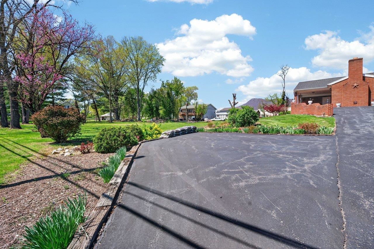 9625 TOWN HALL RD, MCGAHEYSVILLE, Virginia 22840, 4 Bedrooms Bedrooms, ,3 BathroomsBathrooms,Residential,9625 TOWN HALL RD,675626 MLS # 675626 9625 TOWN HALL RD, MCGAHEYSVILLE, Virginia 22840, 4 Bedrooms Bedrooms, ,3 BathroomsBathrooms,Residential,9625 TOWN HALL RD,675626 MLS # 675626