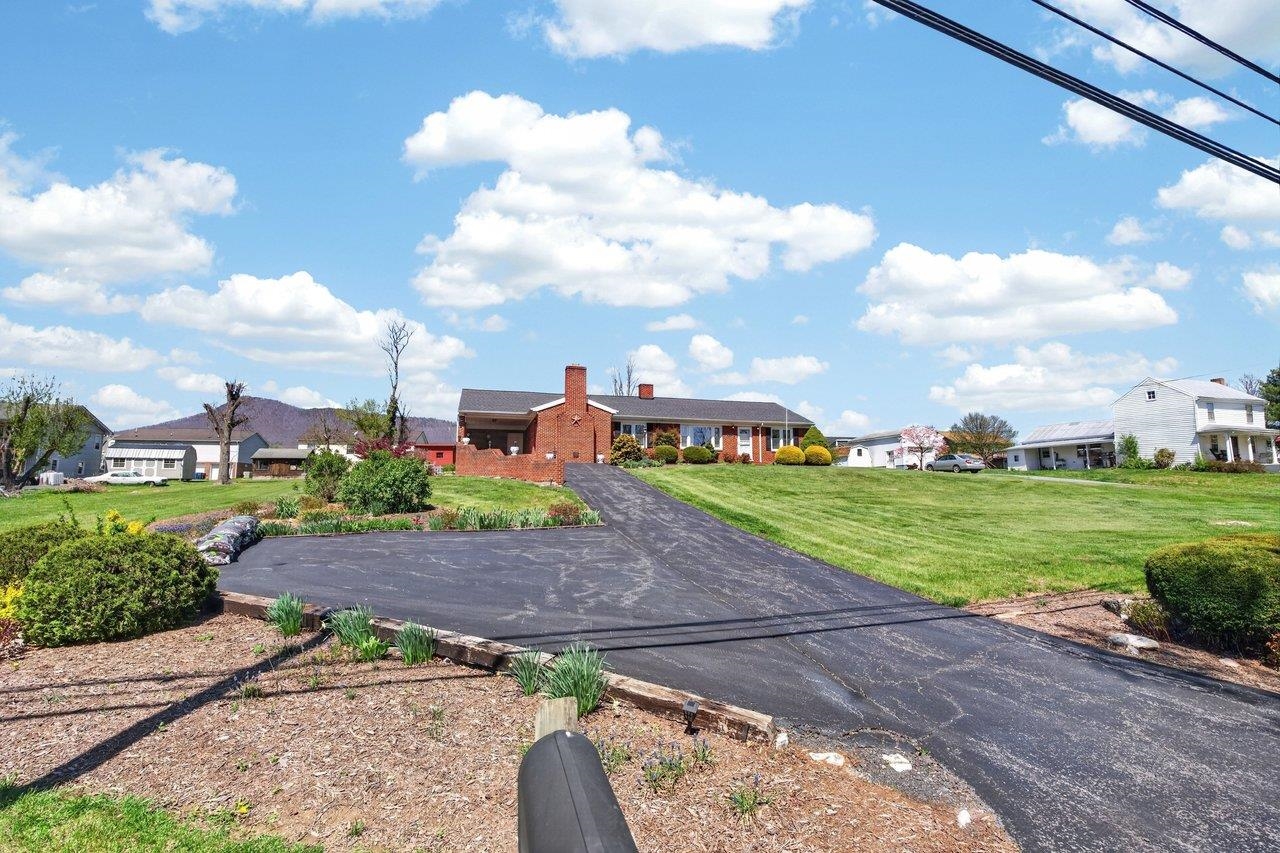 9625 TOWN HALL RD, MCGAHEYSVILLE, Virginia 22840, 4 Bedrooms Bedrooms, ,3 BathroomsBathrooms,Residential,9625 TOWN HALL RD,675626 MLS # 675626 9625 TOWN HALL RD, MCGAHEYSVILLE, Virginia 22840, 4 Bedrooms Bedrooms, ,3 BathroomsBathrooms,Residential,9625 TOWN HALL RD,675626 MLS # 675626