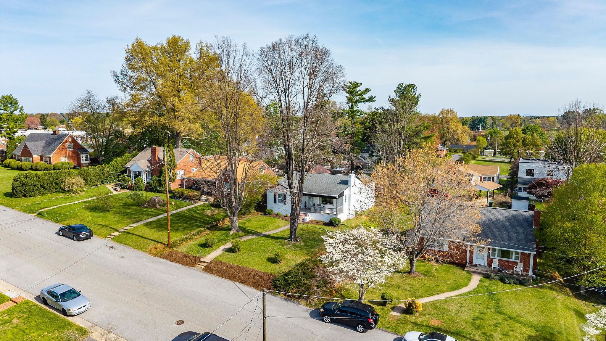 1913 MONTICELLO ST, WAYNESBORO, Virginia 22980, 2 Bedrooms Bedrooms, ,1 BathroomBathrooms,Residential,1913 MONTICELLO ST,675629 MLS # 675629 1913 MONTICELLO ST, WAYNESBORO, Virginia 22980, 2 Bedrooms Bedrooms, ,1 BathroomBathrooms,Residential,1913 MONTICELLO ST,675629 MLS # 675629