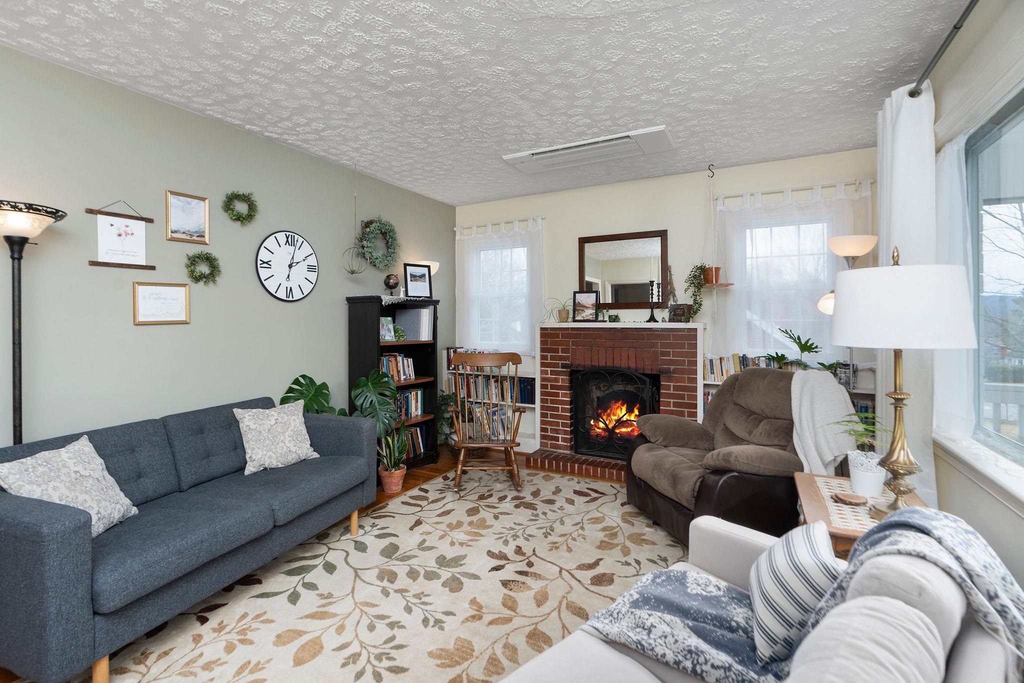 1913 MONTICELLO ST, WAYNESBORO, Virginia 22980, 2 Bedrooms Bedrooms, ,1 BathroomBathrooms,Residential,1913 MONTICELLO ST,675629 MLS # 675629 1913 MONTICELLO ST, WAYNESBORO, Virginia 22980, 2 Bedrooms Bedrooms, ,1 BathroomBathrooms,Residential,1913 MONTICELLO ST,675629 MLS # 675629