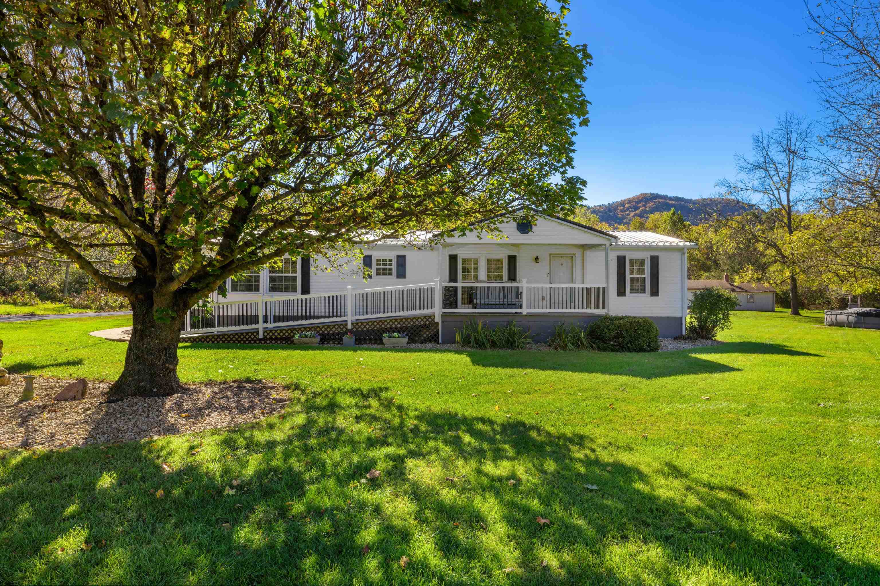 16 BALL DIAMOND TRL, VESUVIUS, Virginia 24483, 3 Bedrooms Bedrooms, ,2 BathroomsBathrooms,Residential,16 BALL DIAMOND TRL,675630 MLS # 675630 16 BALL DIAMOND TRL, VESUVIUS, Virginia 24483, 3 Bedrooms Bedrooms, ,2 BathroomsBathrooms,Residential,16 BALL DIAMOND TRL,675630 MLS # 675630