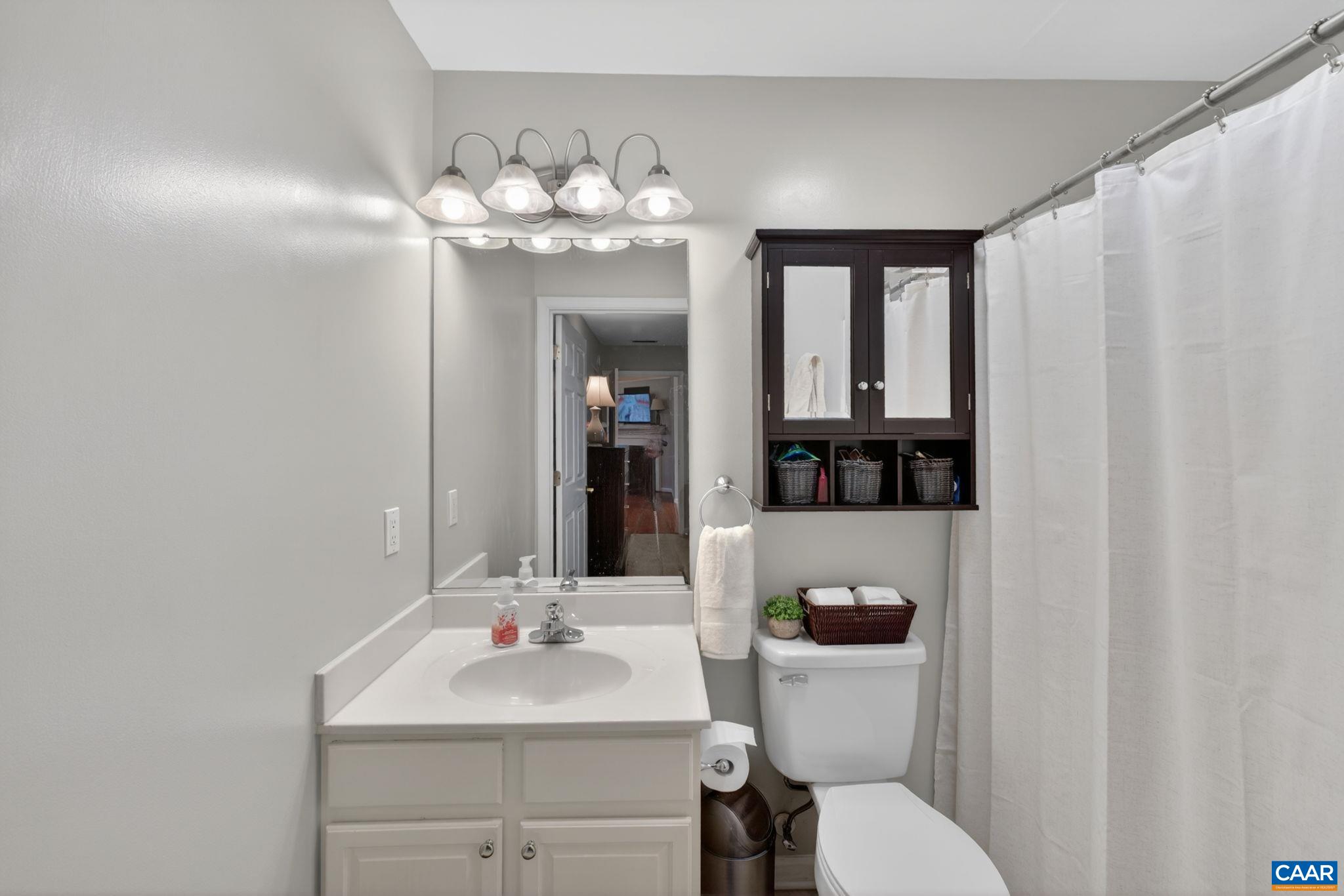 40 BRIDLEWOOD DR, PALMYRA, Virginia 22963, 3 Bedrooms Bedrooms, ,2 BathroomsBathrooms,Residential,40 BRIDLEWOOD DR,675633 MLS # 675633