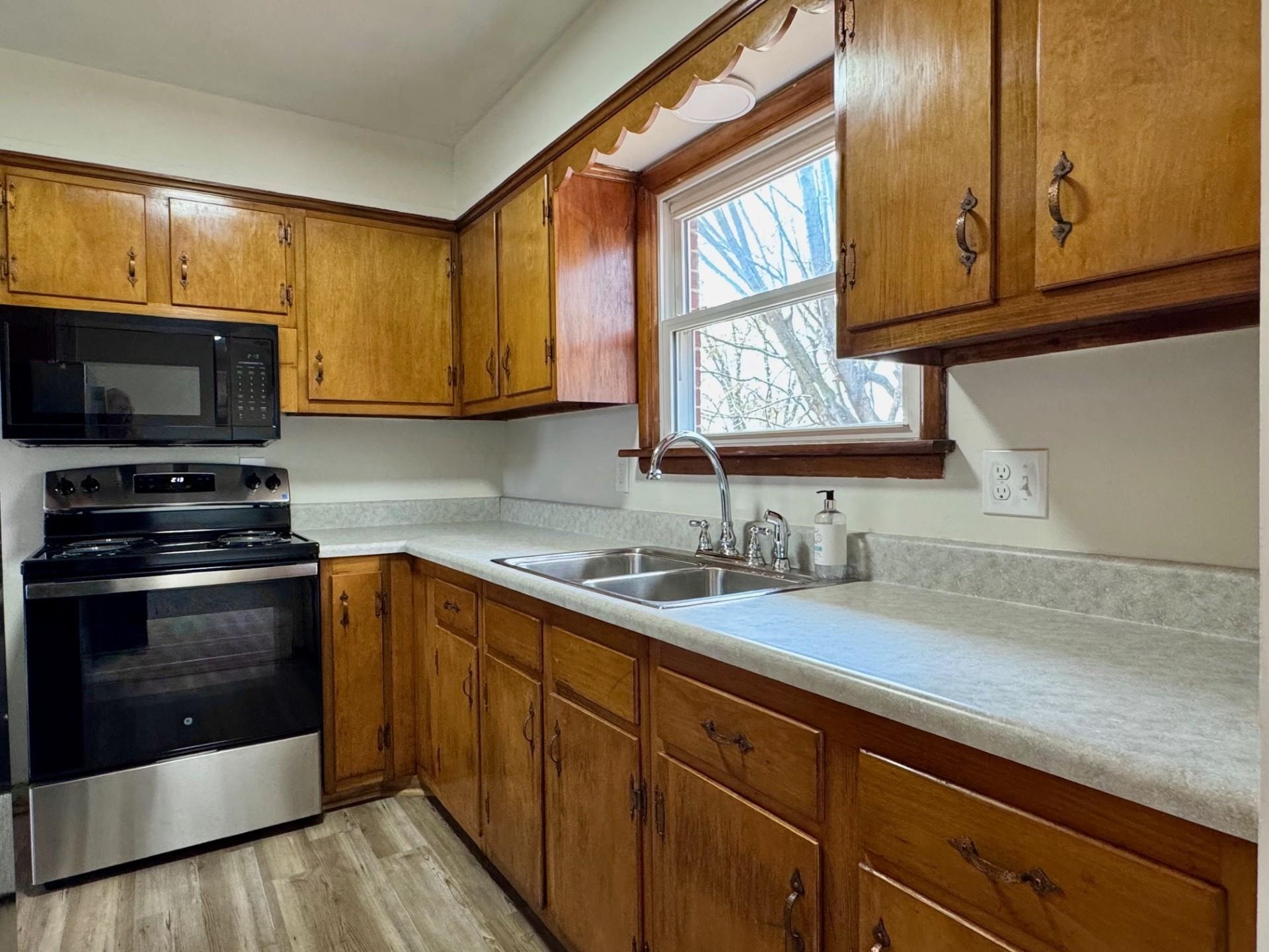 555 WATERMAN DR, HARRISONBURG, Virginia 22802, 3 Bedrooms Bedrooms, ,1 BathroomBathrooms,Residential,555 WATERMAN DR,675637 MLS # 675637