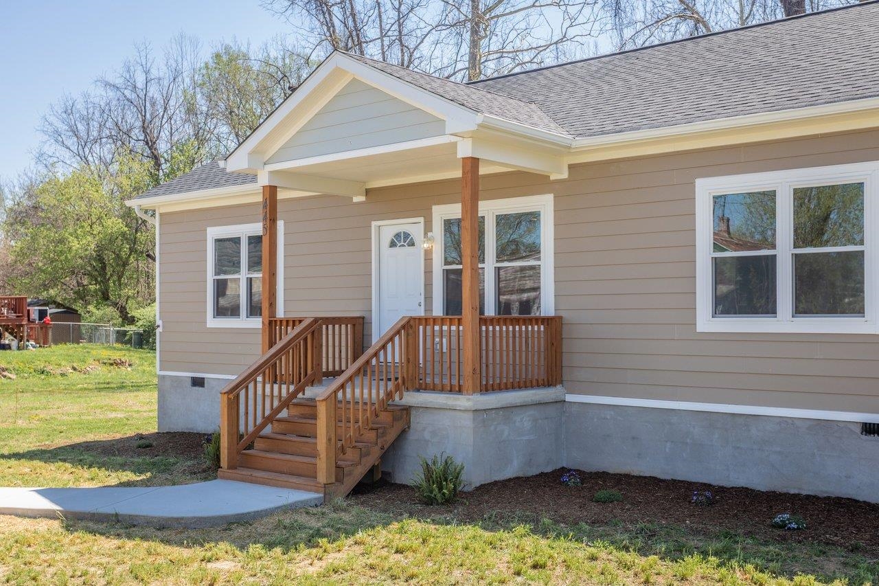 445 WIRT AVE, ELKTON, Virginia 22827, 3 Bedrooms Bedrooms, ,2 BathroomsBathrooms,Residential,445 WIRT AVE,675648 MLS # 675648