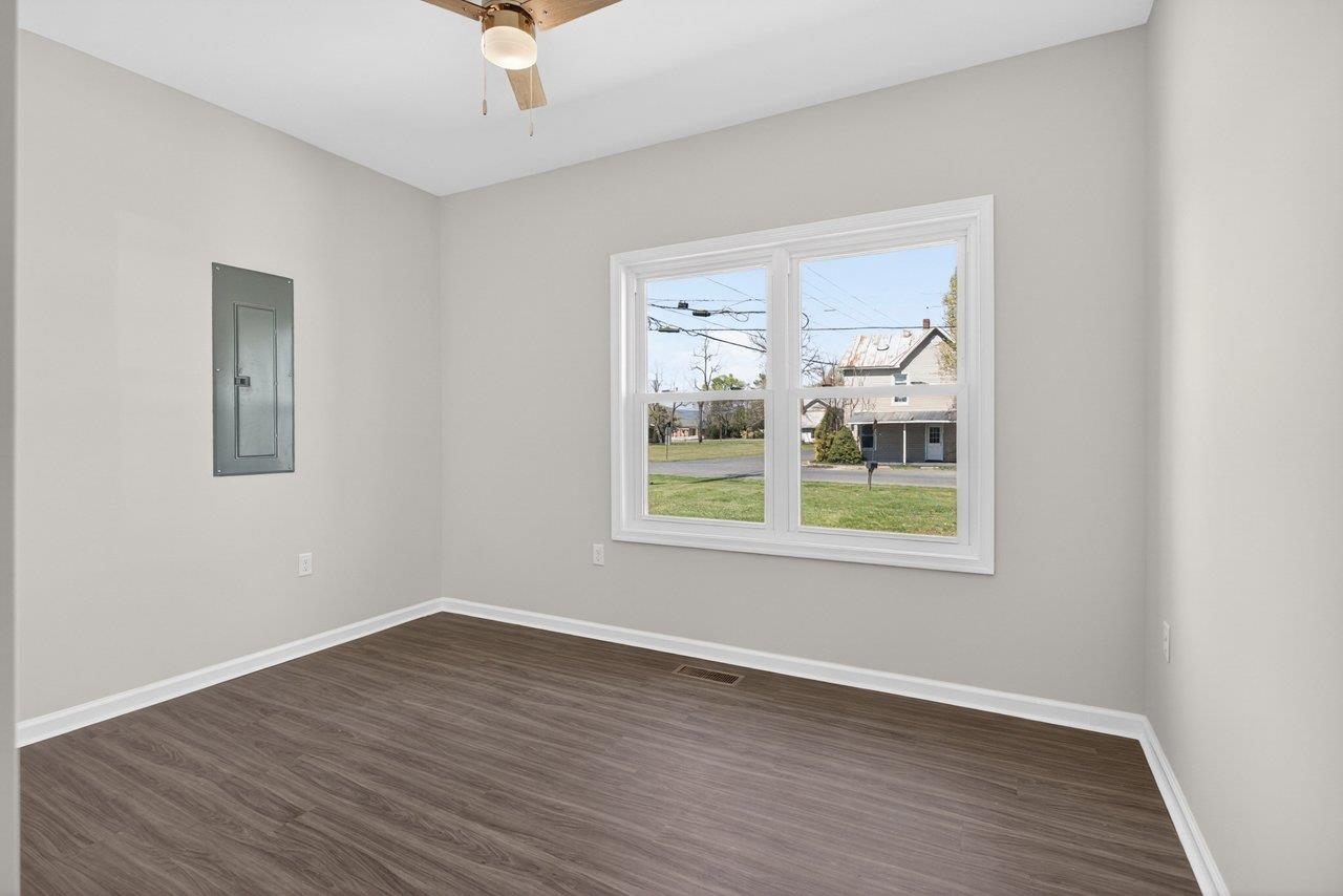 445 WIRT AVE, ELKTON, Virginia 22827, 3 Bedrooms Bedrooms, ,2 BathroomsBathrooms,Residential,445 WIRT AVE,675648 MLS # 675648