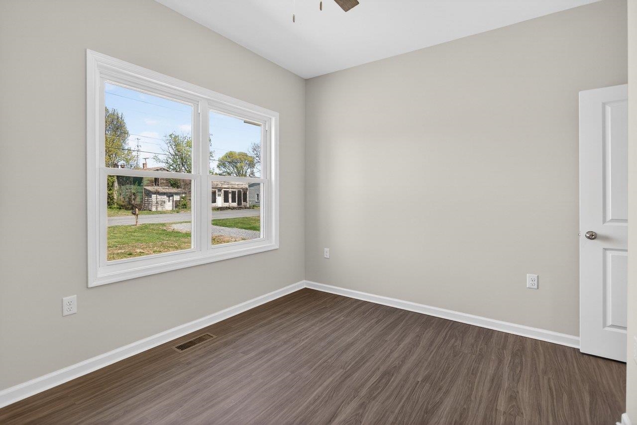 445 WIRT AVE, ELKTON, Virginia 22827, 3 Bedrooms Bedrooms, ,2 BathroomsBathrooms,Residential,445 WIRT AVE,675648 MLS # 675648