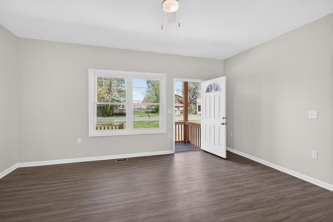 445 WIRT AVE, ELKTON, Virginia 22827, 3 Bedrooms Bedrooms, ,2 BathroomsBathrooms,Residential,445 WIRT AVE,675648 MLS # 675648