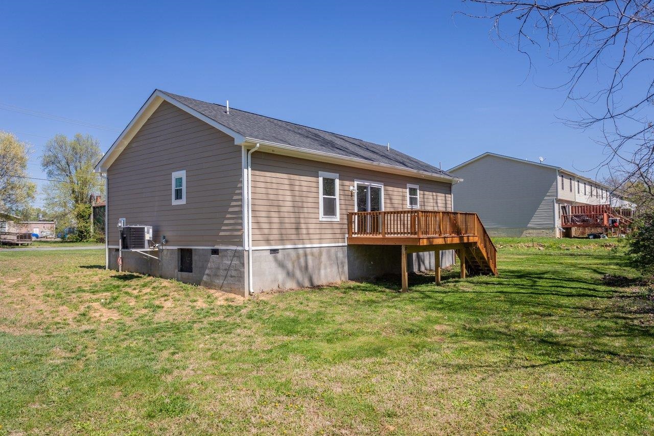 445 WIRT AVE, ELKTON, Virginia 22827, 3 Bedrooms Bedrooms, ,2 BathroomsBathrooms,Residential,445 WIRT AVE,675648 MLS # 675648