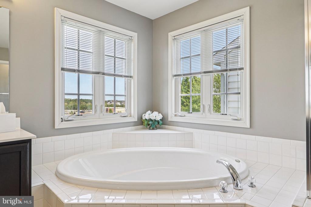 5225 WINDBREAK DR, FREDERICKSBURG, Virginia 22407, 4 Bedrooms Bedrooms, ,3 BathroomsBathrooms,Residential,5225 WINDBREAK DR,VASP2040612 MLS # VASP2040612