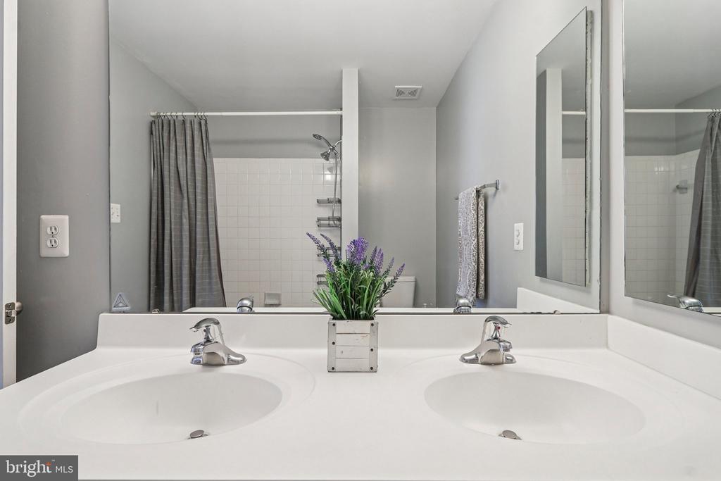 5225 WINDBREAK DR, FREDERICKSBURG, Virginia 22407, 4 Bedrooms Bedrooms, ,3 BathroomsBathrooms,Residential,5225 WINDBREAK DR,VASP2040612 MLS # VASP2040612