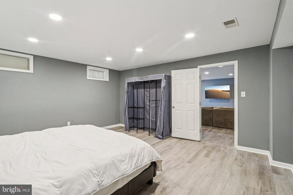 5225 WINDBREAK DR, FREDERICKSBURG, Virginia 22407, 4 Bedrooms Bedrooms, ,3 BathroomsBathrooms,Residential,5225 WINDBREAK DR,VASP2040612 MLS # VASP2040612