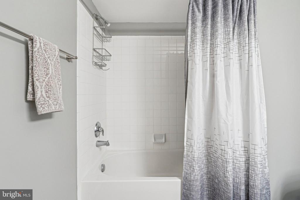 5225 WINDBREAK DR, FREDERICKSBURG, Virginia 22407, 4 Bedrooms Bedrooms, ,3 BathroomsBathrooms,Residential,5225 WINDBREAK DR,VASP2040612 MLS # VASP2040612