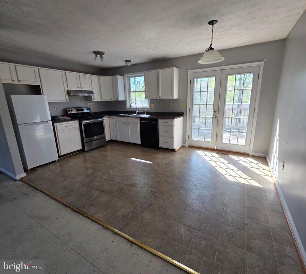 11913 HUNTING RIDGE DR, FREDERICKSBURG, Virginia 22407, 3 Bedrooms Bedrooms, ,2 BathroomsBathrooms,Residential,FALCON RIDGE,11913 HUNTING RIDGE DR,VASP2040852 MLS # VASP2040852