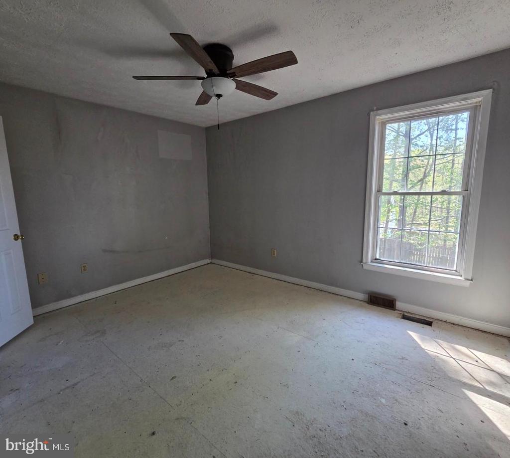 11913 HUNTING RIDGE DR, FREDERICKSBURG, Virginia 22407, 3 Bedrooms Bedrooms, ,2 BathroomsBathrooms,Residential,FALCON RIDGE,11913 HUNTING RIDGE DR,VASP2040852 MLS # VASP2040852