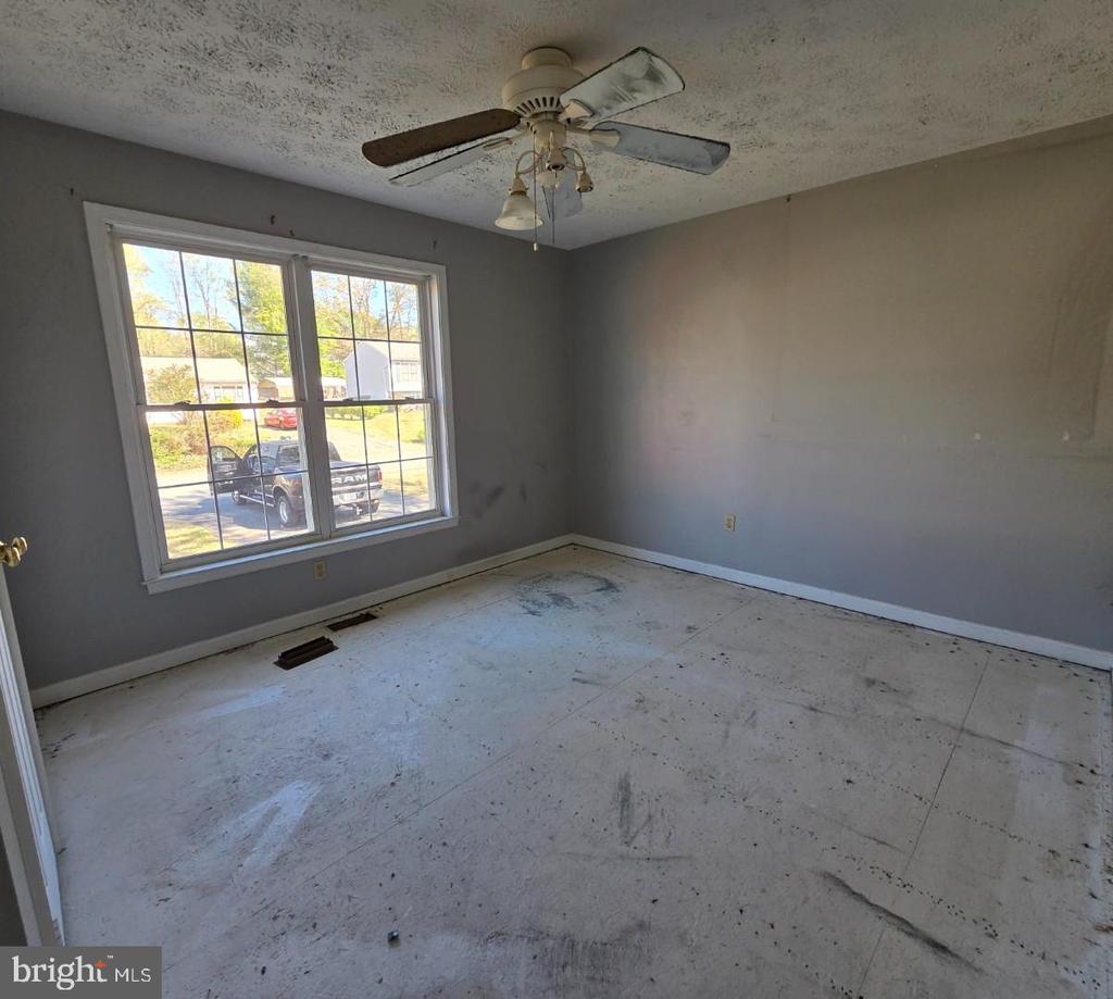 11913 HUNTING RIDGE DR, FREDERICKSBURG, Virginia 22407, 3 Bedrooms Bedrooms, ,2 BathroomsBathrooms,Residential,FALCON RIDGE,11913 HUNTING RIDGE DR,VASP2040852 MLS # VASP2040852