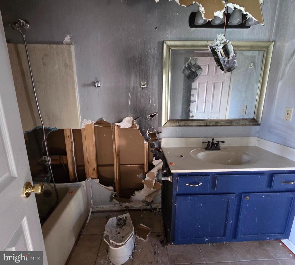 11913 HUNTING RIDGE DR, FREDERICKSBURG, Virginia 22407, 3 Bedrooms Bedrooms, ,2 BathroomsBathrooms,Residential,FALCON RIDGE,11913 HUNTING RIDGE DR,VASP2040852 MLS # VASP2040852