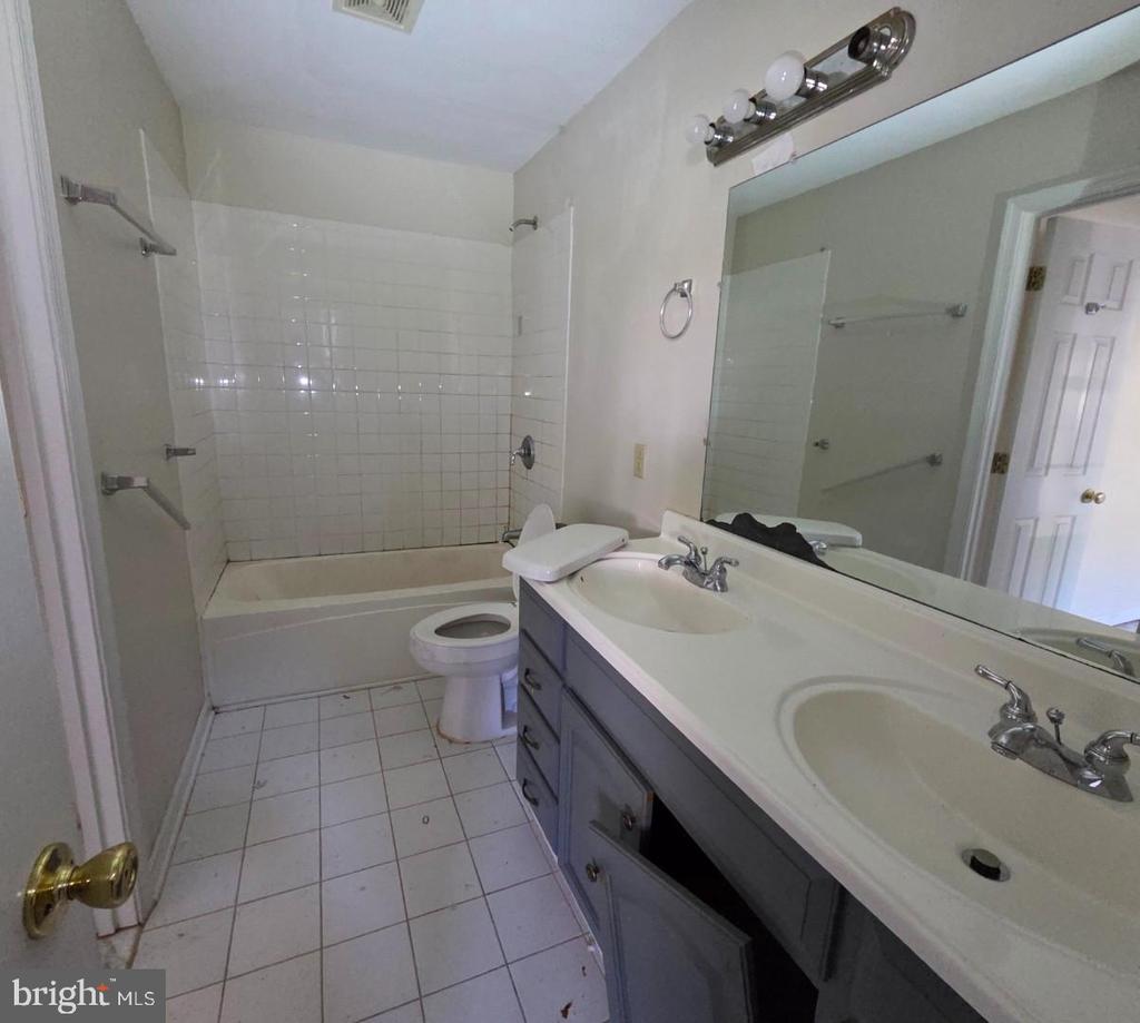 11913 HUNTING RIDGE DR, FREDERICKSBURG, Virginia 22407, 3 Bedrooms Bedrooms, ,2 BathroomsBathrooms,Residential,FALCON RIDGE,11913 HUNTING RIDGE DR,VASP2040852 MLS # VASP2040852