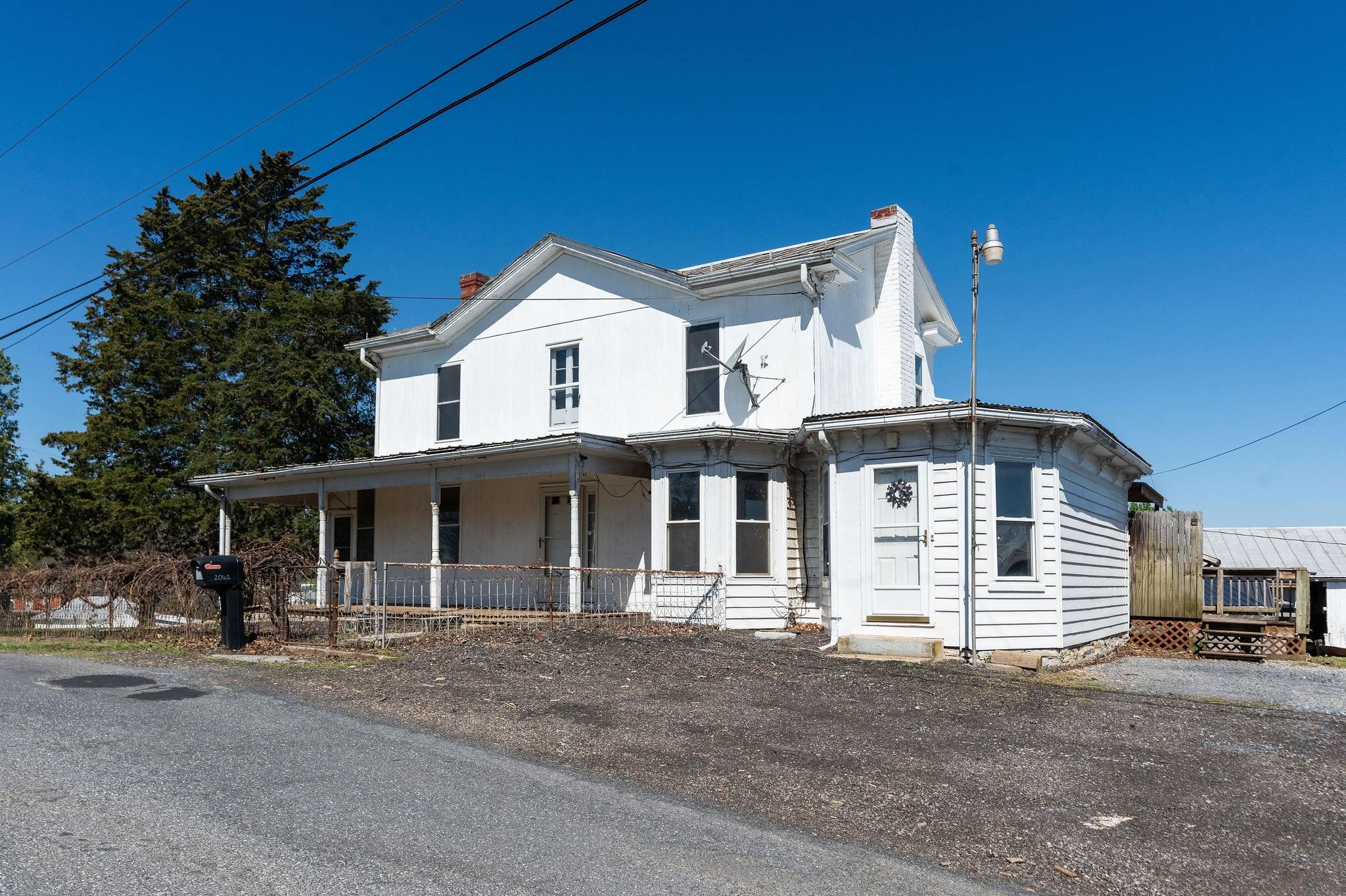 2061 CECIL WAMPLER RD, MOUNT CRAWFORD, Virginia 22841, 4 Bedrooms Bedrooms, ,2 BathroomsBathrooms,Residential,2061 CECIL WAMPLER RD,675649 MLS # 675649