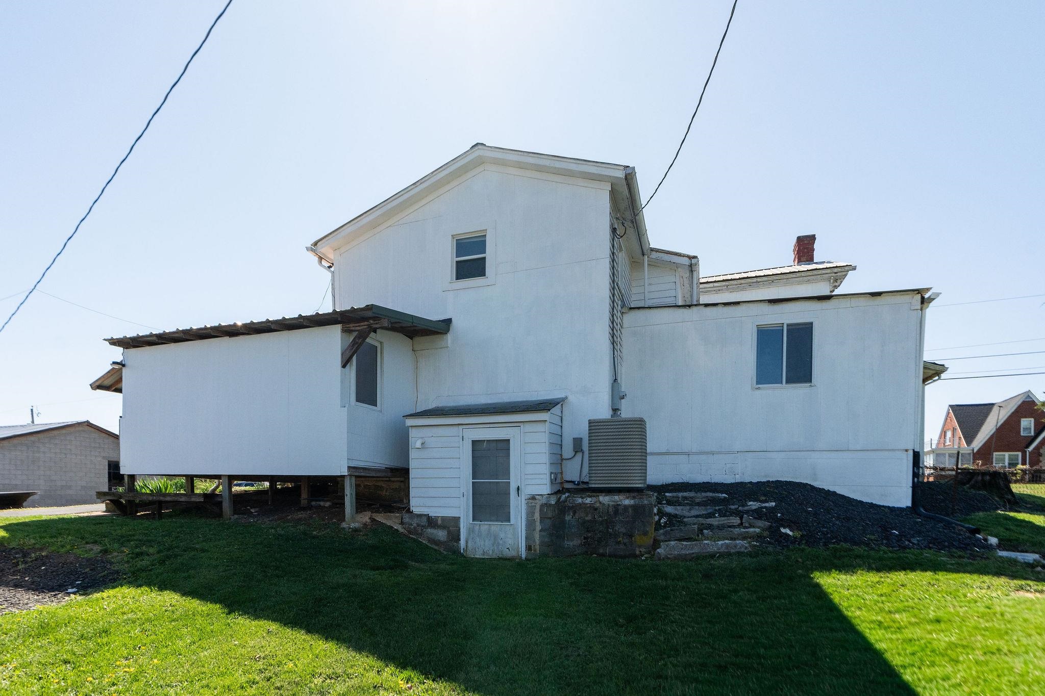 2061 CECIL WAMPLER RD, MOUNT CRAWFORD, Virginia 22841, 4 Bedrooms Bedrooms, ,2 BathroomsBathrooms,Residential,2061 CECIL WAMPLER RD,675649 MLS # 675649