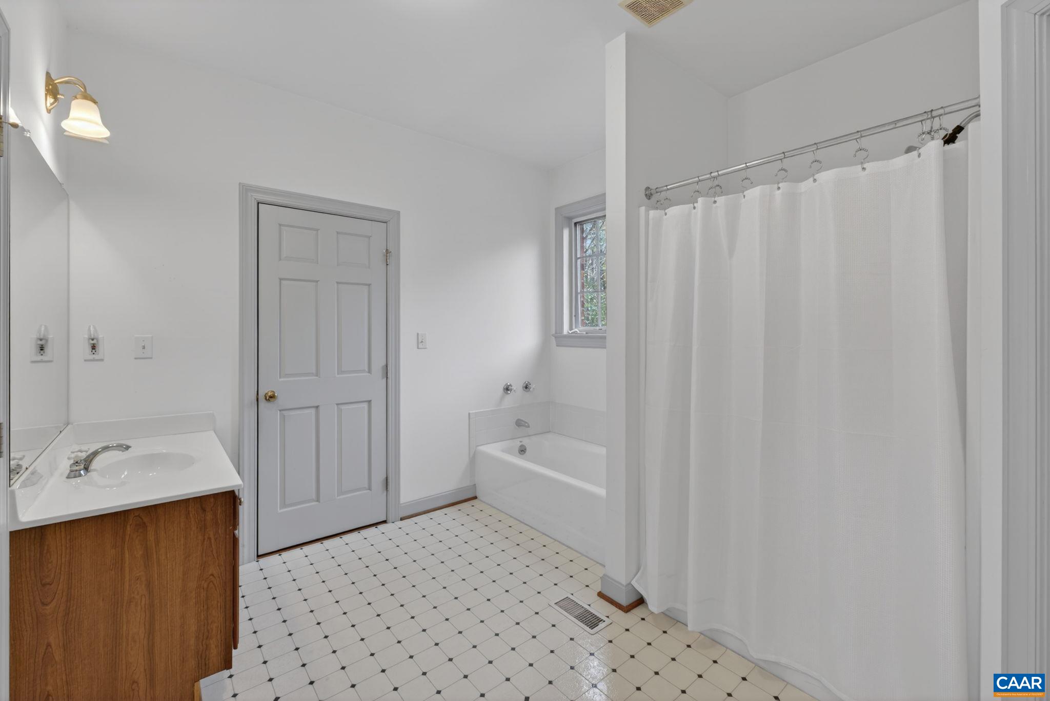 3132 THOMAS JEFFERSON PKWY, PALMYRA, Virginia 22963, 4 Bedrooms Bedrooms, ,4 BathroomsBathrooms,Residential,3132 THOMAS JEFFERSON PKWY,675656 MLS # 675656