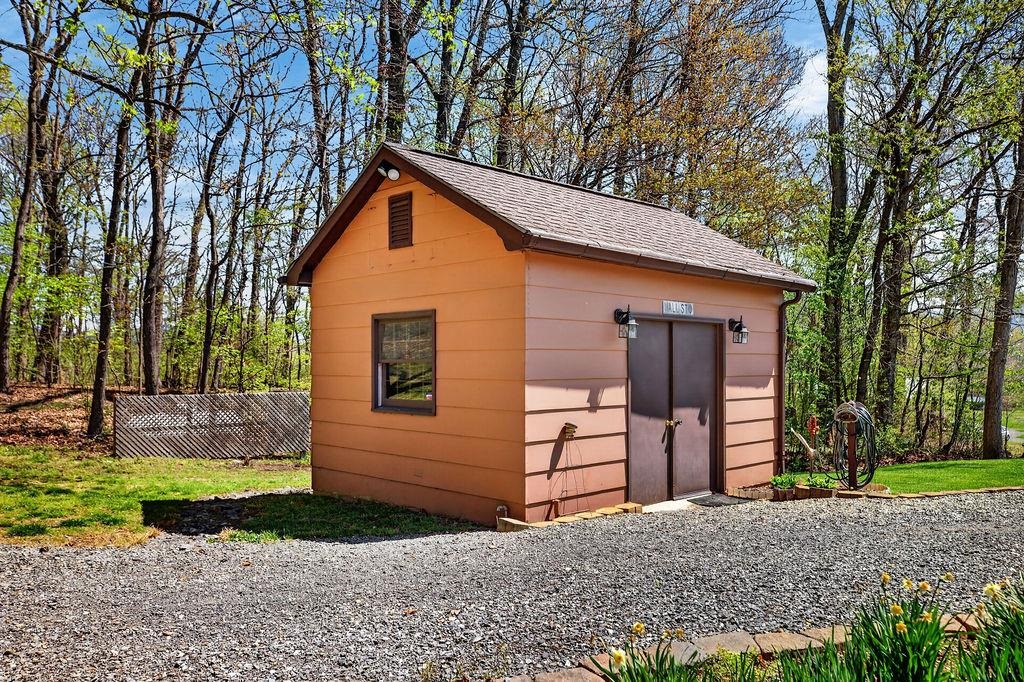 329 RED HILL RD, FAIRFIELD, Virginia 24435, 3 Bedrooms Bedrooms, ,3 BathroomsBathrooms,Residential,329 RED HILL RD,675659 MLS # 675659