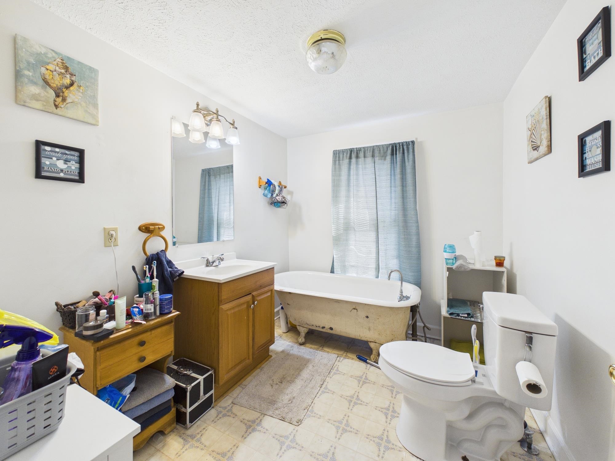 417 W SPRING AVE, ELKTON, Virginia 22827, 5 Bedrooms Bedrooms, ,2 BathroomsBathrooms,Residential,417 W SPRING AVE,675666 MLS # 675666