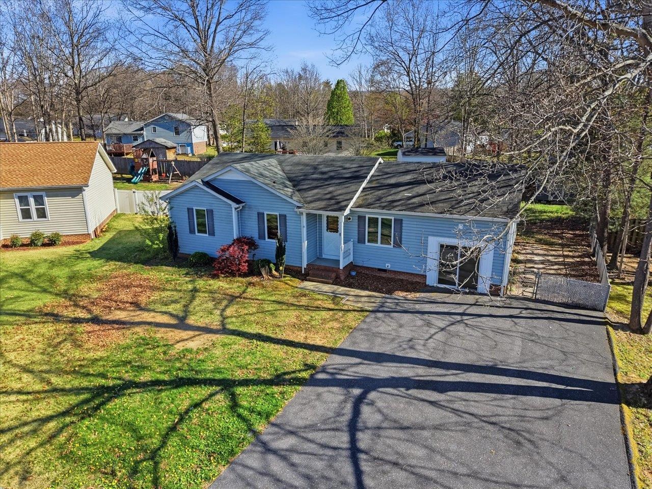 13 KINGSTON CT, STUARTS DRAFT, Virginia 24477, 3 Bedrooms Bedrooms, ,2 BathroomsBathrooms,Residential,13 KINGSTON CT,675667 MLS # 675667