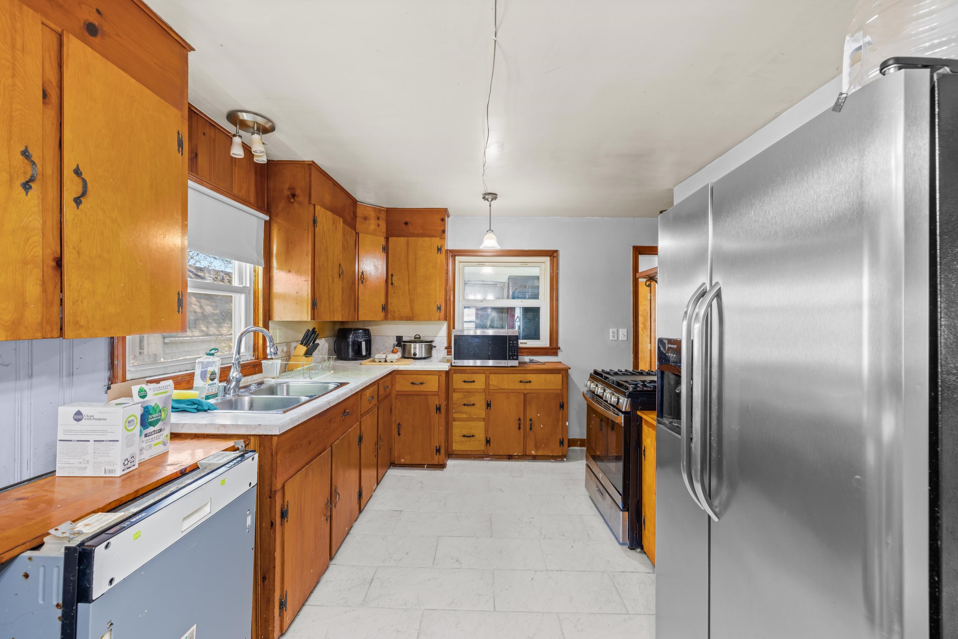 139 STRAITH ST, STAUNTON, Virginia 24401, 3 Bedrooms Bedrooms, ,1 BathroomBathrooms,Residential,139 STRAITH ST,675668 MLS # 675668