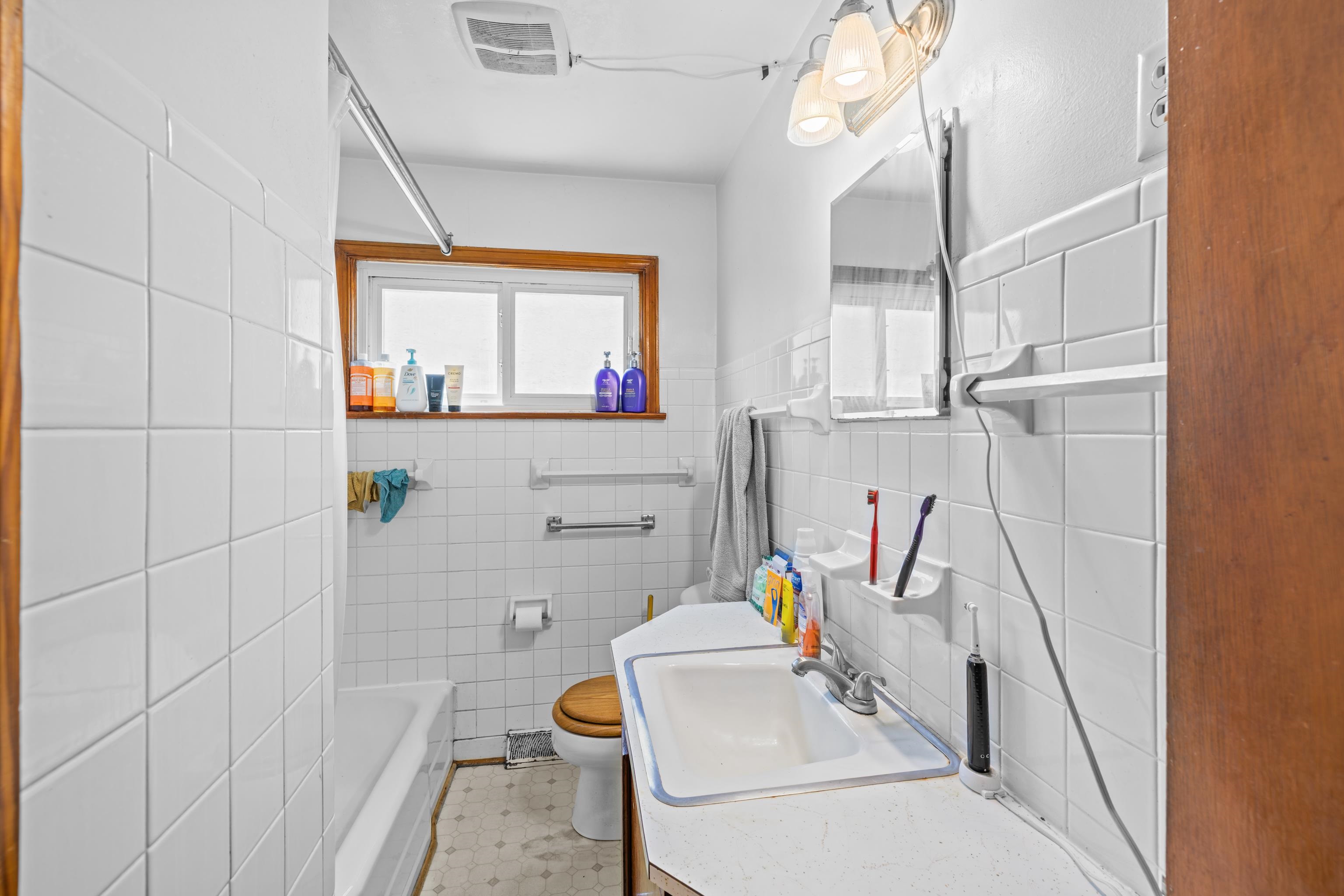 139 STRAITH ST, STAUNTON, Virginia 24401, 3 Bedrooms Bedrooms, ,1 BathroomBathrooms,Residential,139 STRAITH ST,675668 MLS # 675668