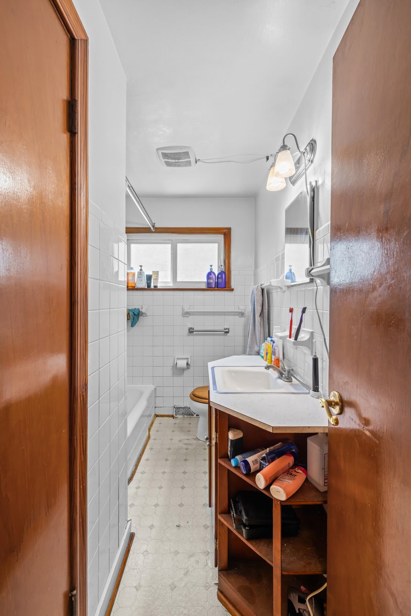 139 STRAITH ST, STAUNTON, Virginia 24401, 3 Bedrooms Bedrooms, ,1 BathroomBathrooms,Residential,139 STRAITH ST,675668 MLS # 675668