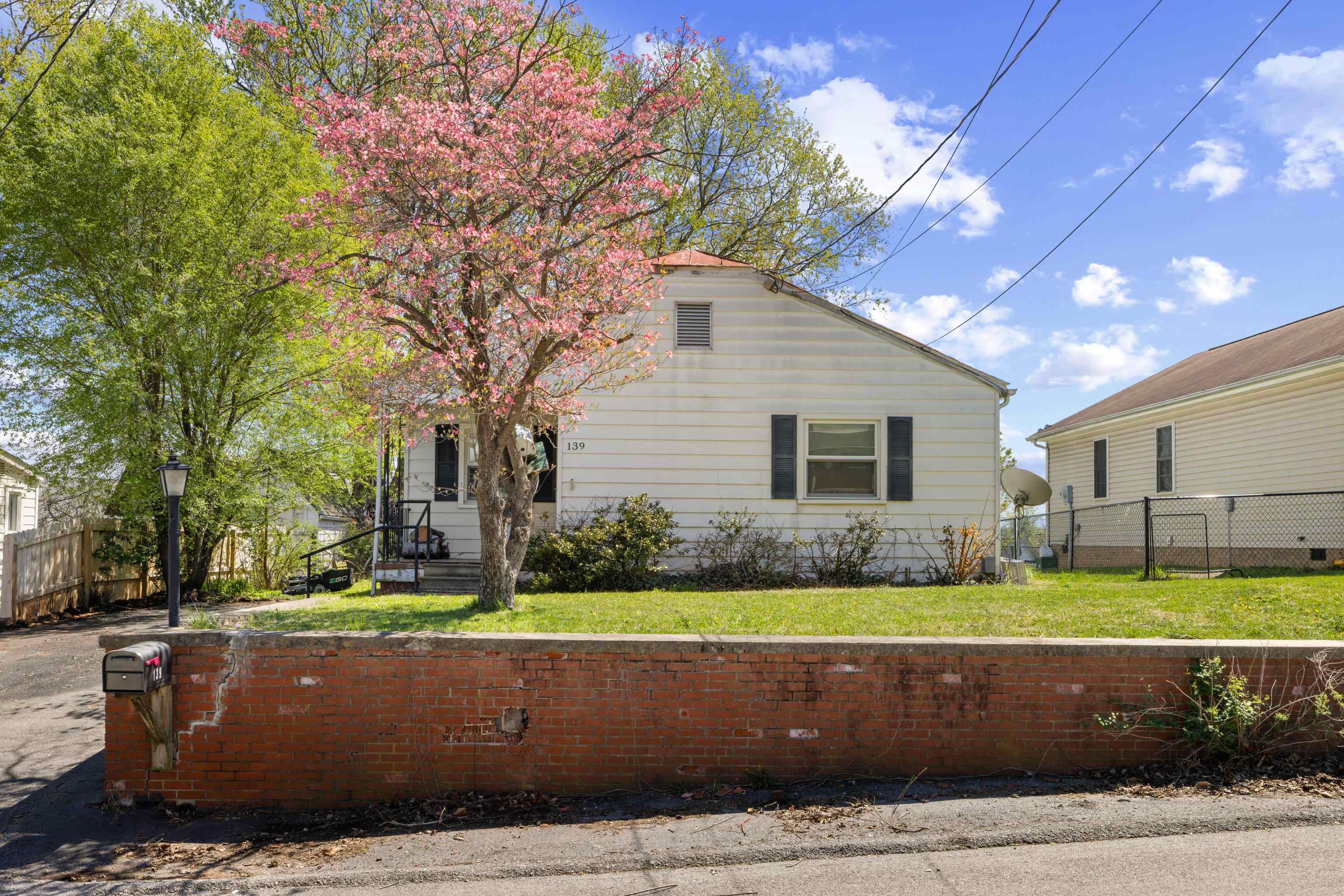 139 STRAITH ST, STAUNTON, Virginia 24401, 3 Bedrooms Bedrooms, ,1 BathroomBathrooms,Residential,139 STRAITH ST,675668 MLS # 675668