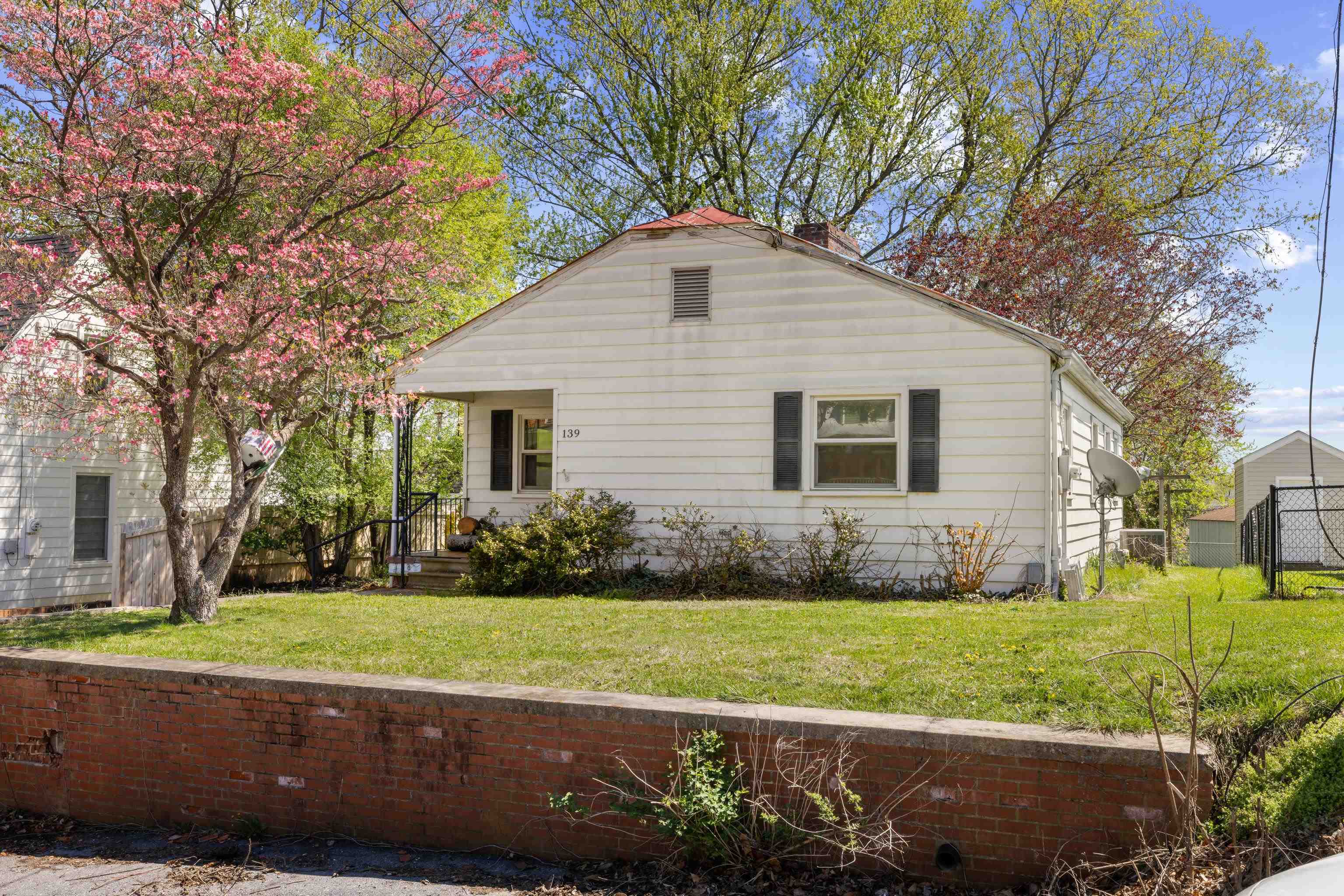 139 STRAITH ST, STAUNTON, Virginia 24401, 3 Bedrooms Bedrooms, ,1 BathroomBathrooms,Residential,139 STRAITH ST,675668 MLS # 675668