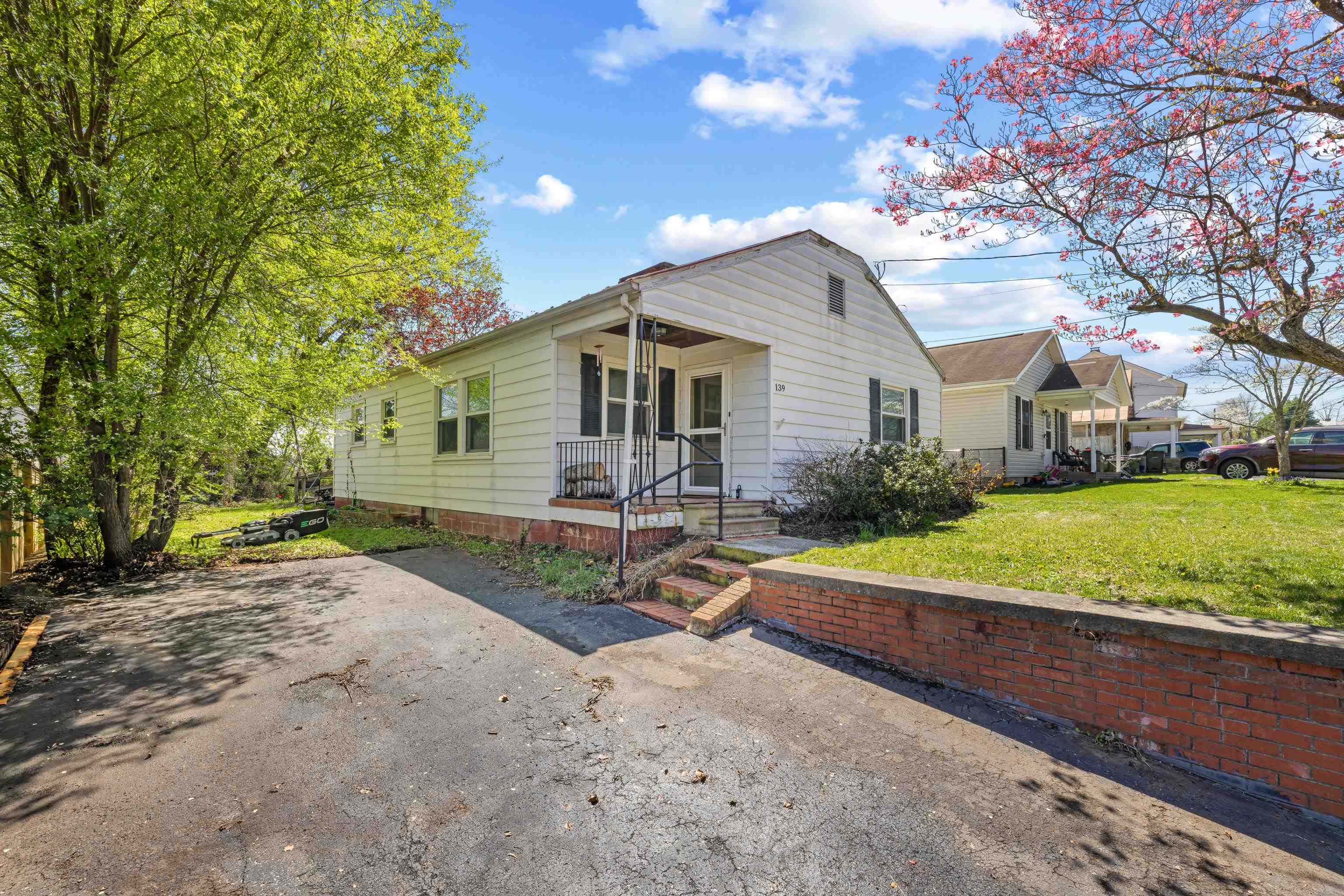 139 STRAITH ST, STAUNTON, Virginia 24401, 3 Bedrooms Bedrooms, ,1 BathroomBathrooms,Residential,139 STRAITH ST,675668 MLS # 675668