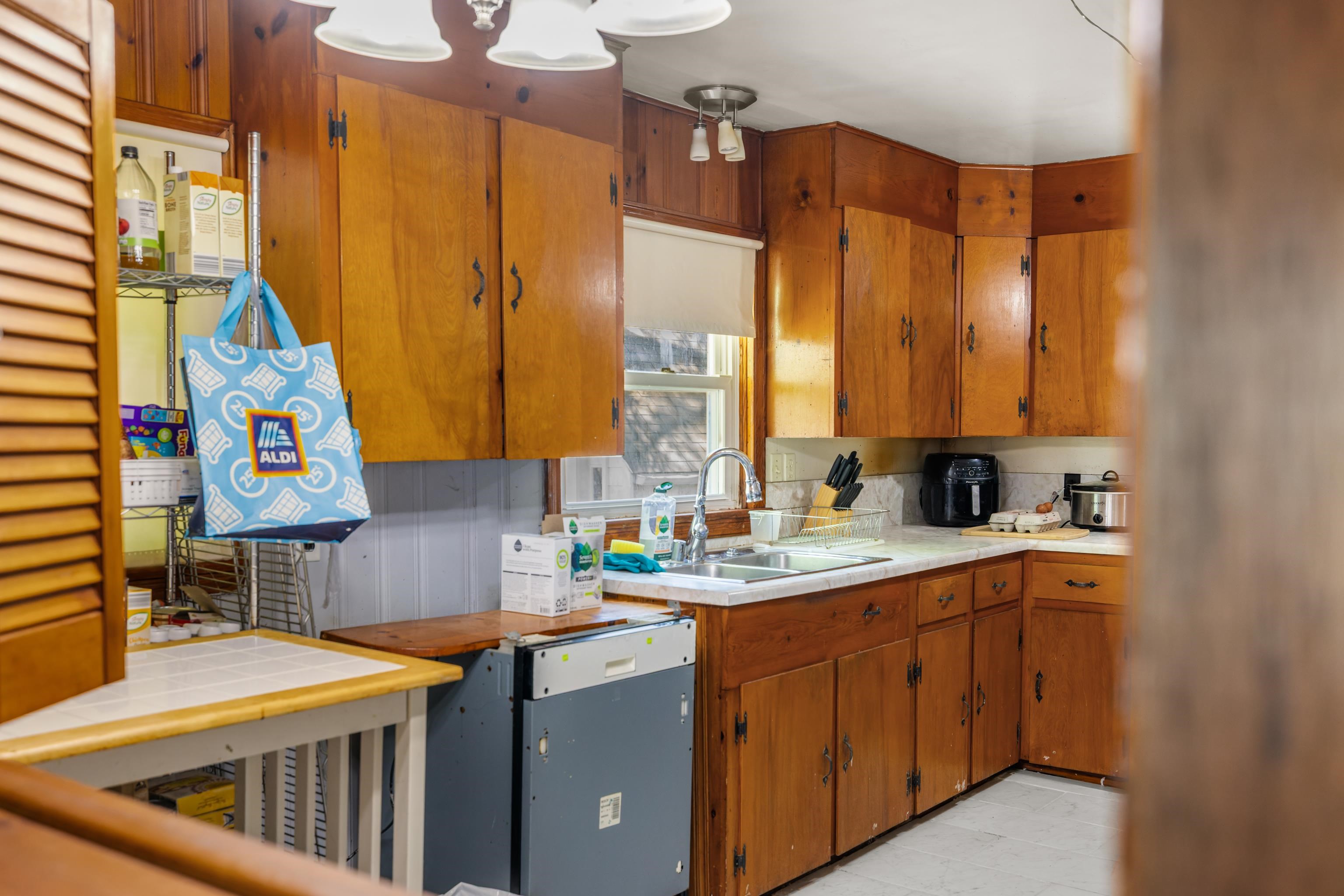 139 STRAITH ST, STAUNTON, Virginia 24401, 3 Bedrooms Bedrooms, ,1 BathroomBathrooms,Residential,139 STRAITH ST,675668 MLS # 675668