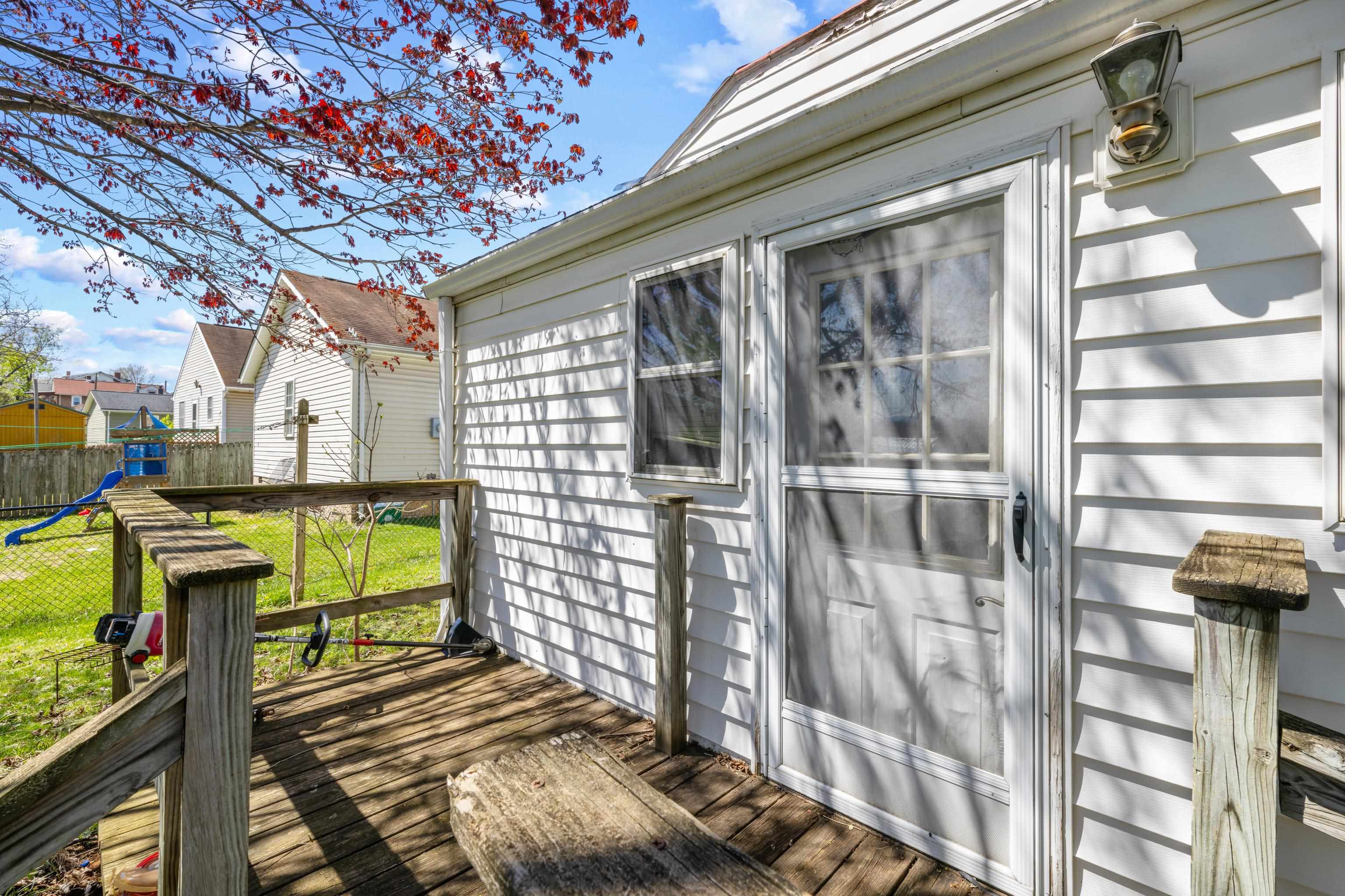 139 STRAITH ST, STAUNTON, Virginia 24401, 3 Bedrooms Bedrooms, ,1 BathroomBathrooms,Residential,139 STRAITH ST,675668 MLS # 675668