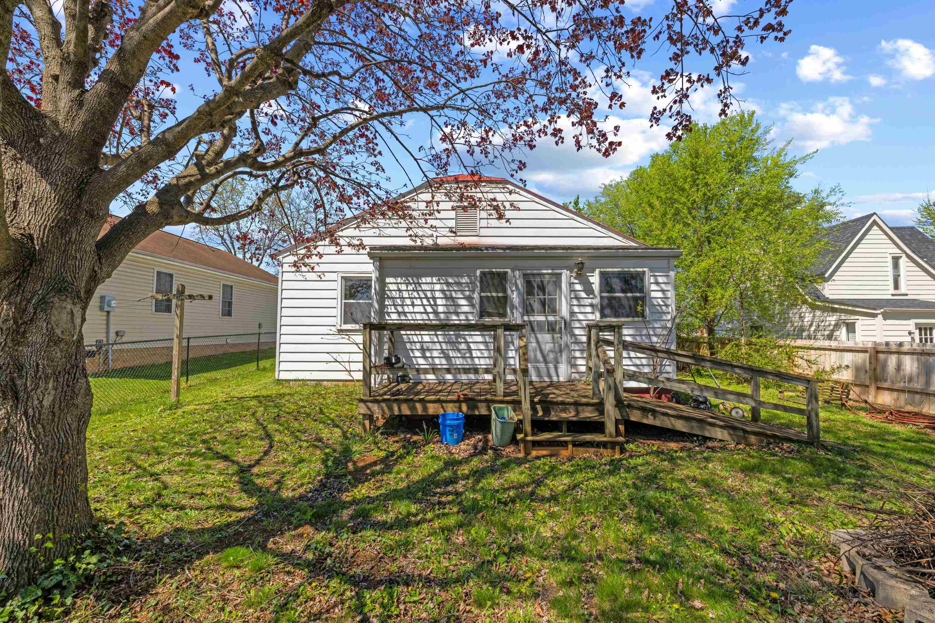 139 STRAITH ST, STAUNTON, Virginia 24401, 3 Bedrooms Bedrooms, ,1 BathroomBathrooms,Residential,139 STRAITH ST,675668 MLS # 675668