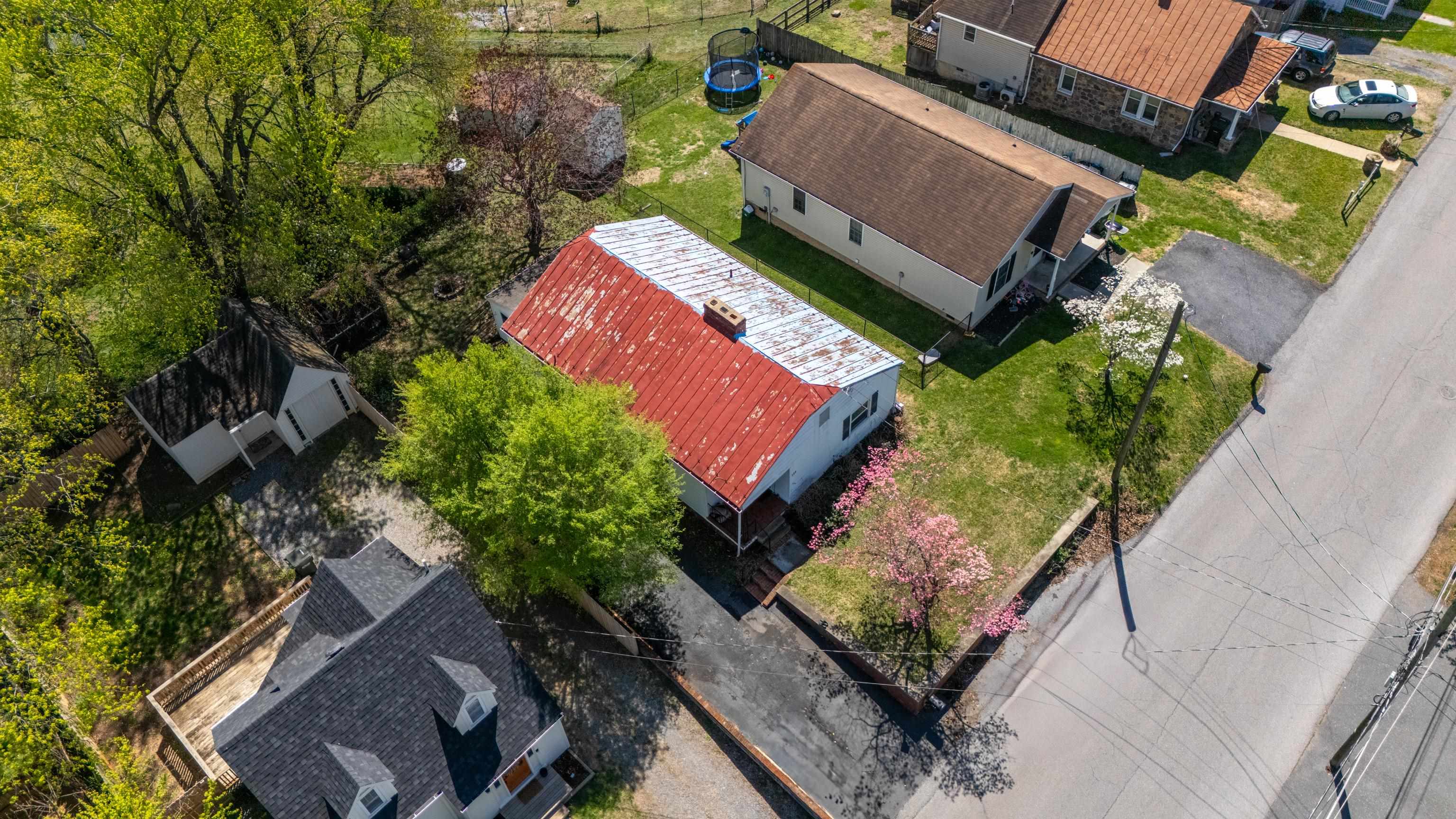 139 STRAITH ST, STAUNTON, Virginia 24401, 3 Bedrooms Bedrooms, ,1 BathroomBathrooms,Residential,139 STRAITH ST,675668 MLS # 675668