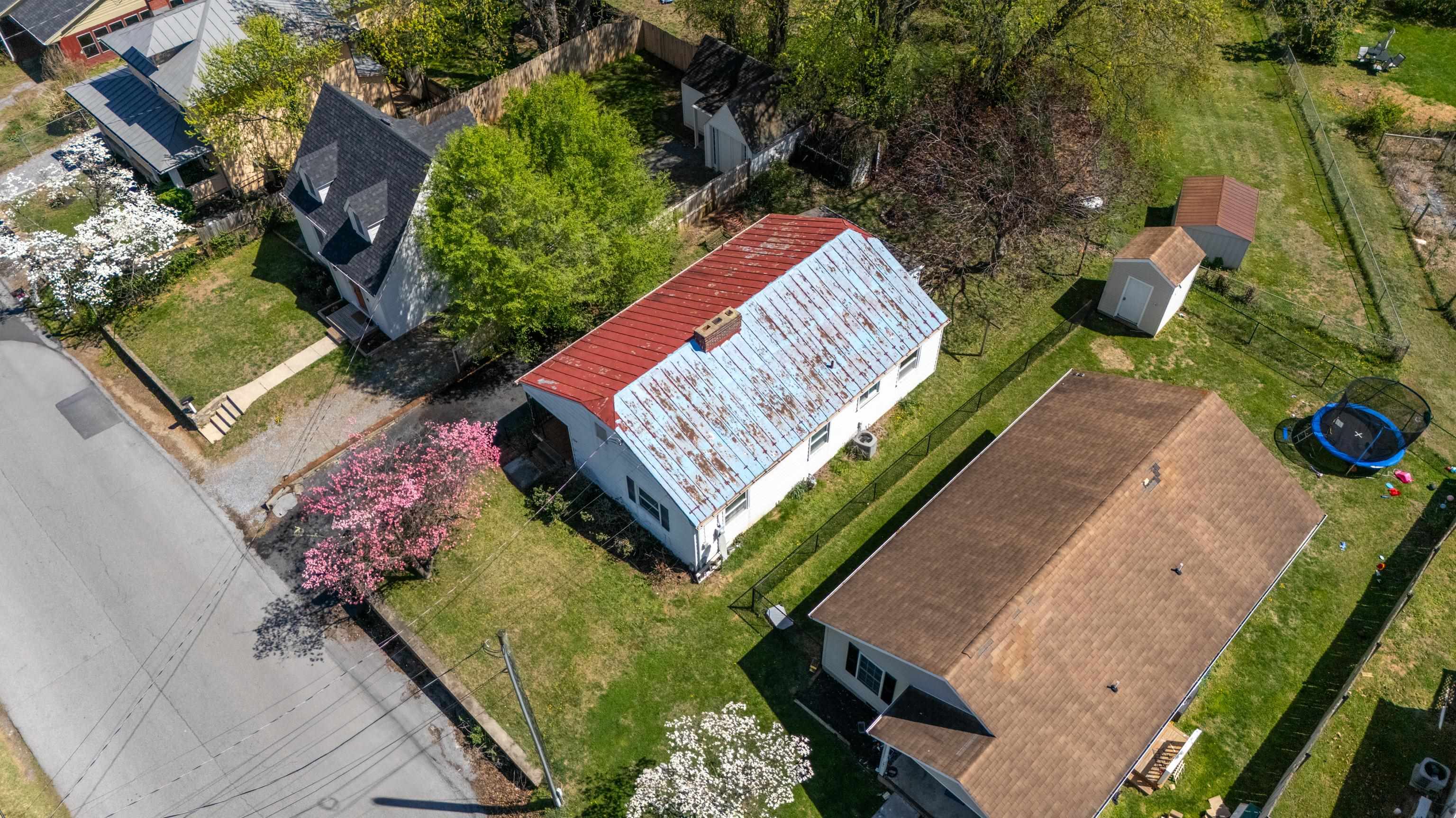 139 STRAITH ST, STAUNTON, Virginia 24401, 3 Bedrooms Bedrooms, ,1 BathroomBathrooms,Residential,139 STRAITH ST,675668 MLS # 675668