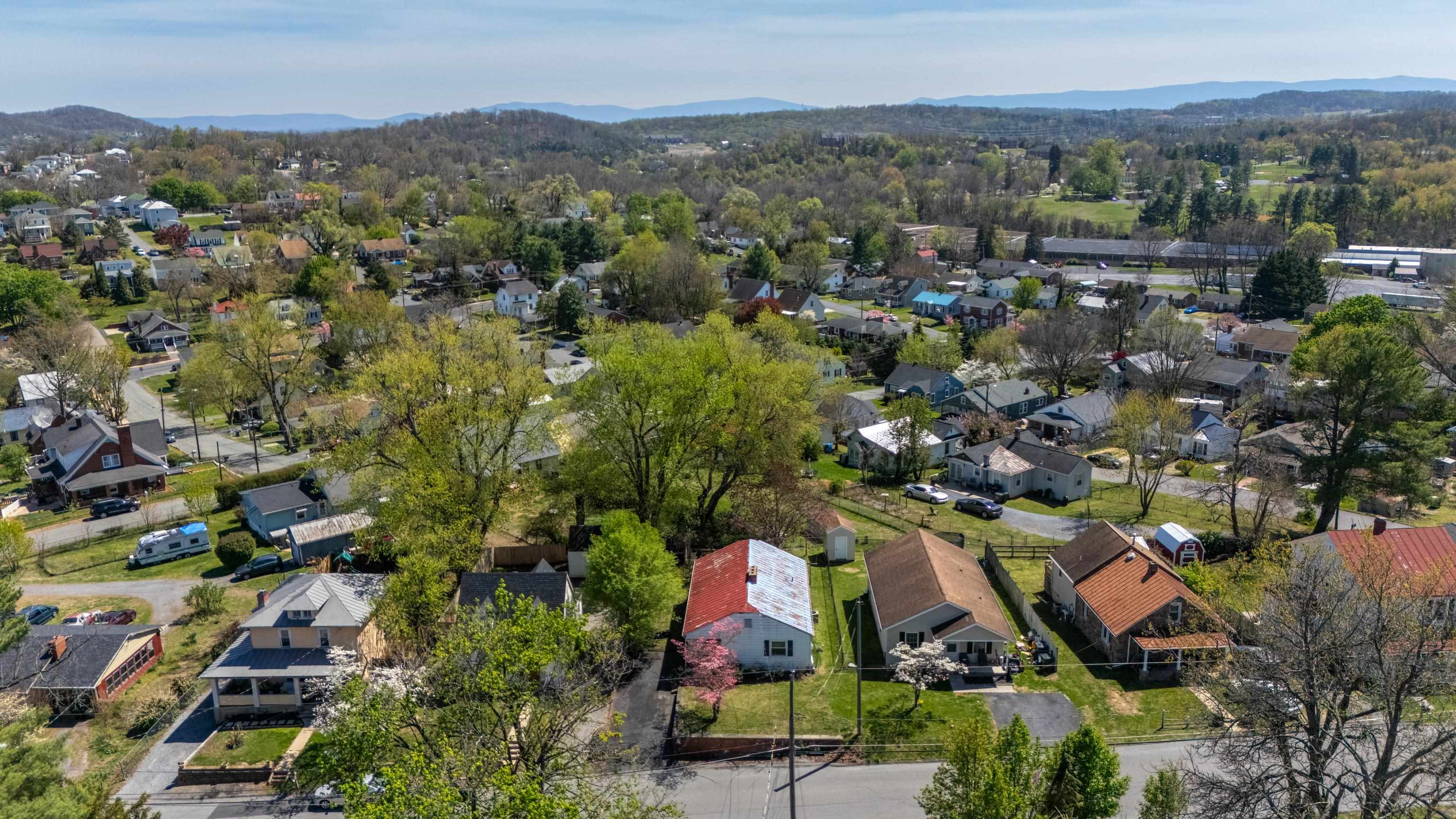 139 STRAITH ST, STAUNTON, Virginia 24401, 3 Bedrooms Bedrooms, ,1 BathroomBathrooms,Residential,139 STRAITH ST,675668 MLS # 675668