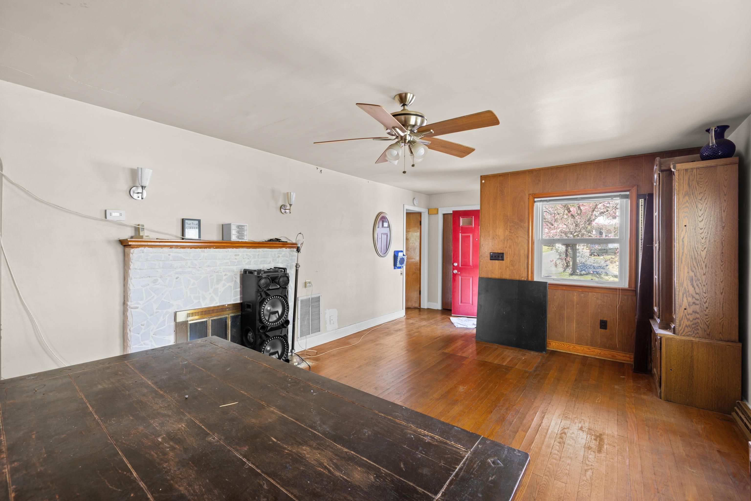 139 STRAITH ST, STAUNTON, Virginia 24401, 3 Bedrooms Bedrooms, ,1 BathroomBathrooms,Residential,139 STRAITH ST,675668 MLS # 675668