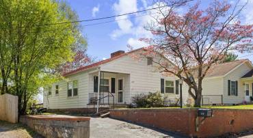 139 STRAITH ST, STAUNTON, Virginia 24401, 3 Bedrooms Bedrooms, ,1 BathroomBathrooms,Residential,139 STRAITH ST,675668 MLS # 675668