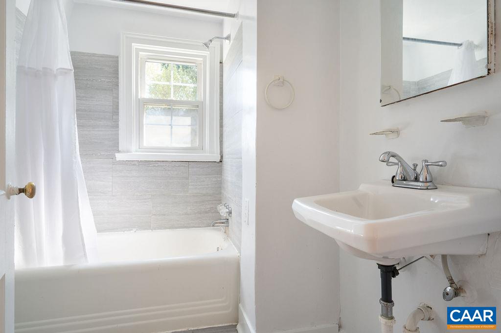 2401 FONTAINE AVE, CHARLOTTESVILLE, Virginia 22903, 6 Bedrooms Bedrooms, ,4 BathroomsBathrooms,Residential,2401 FONTAINE AVE,675672 MLS # 675672 2401 FONTAINE AVE, CHARLOTTESVILLE, Virginia 22903, 6 Bedrooms Bedrooms, ,4 BathroomsBathrooms,Residential,2401 FONTAINE AVE,675672 MLS # 675672