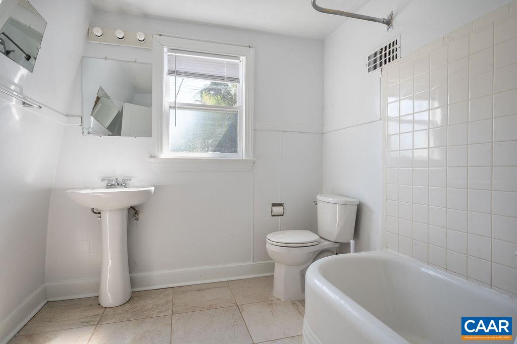 2401 FONTAINE AVE, CHARLOTTESVILLE, Virginia 22903, 6 Bedrooms Bedrooms, ,4 BathroomsBathrooms,Residential,2401 FONTAINE AVE,675672 MLS # 675672 2401 FONTAINE AVE, CHARLOTTESVILLE, Virginia 22903, 6 Bedrooms Bedrooms, ,4 BathroomsBathrooms,Residential,2401 FONTAINE AVE,675672 MLS # 675672