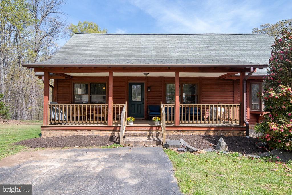 13507 BLACK MEADOW RD, SPOTSYLVANIA, Virginia 22553, 4 Bedrooms Bedrooms, ,2 BathroomsBathrooms,Residential,13507 BLACK MEADOW RD,VASP2040640 MLS # VASP2040640