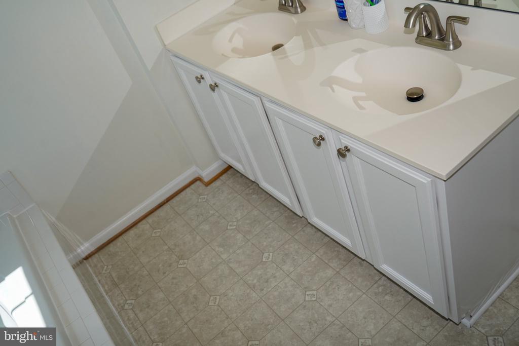 4004 FOUNTAIN BRIDGE CT, FREDERICKSBURG, Virginia 22408, 3 Bedrooms Bedrooms, ,2 BathroomsBathrooms,Residential,NONE AVAILABLE,4004 FOUNTAIN BRIDGE CT,VASP2040862 MLS # VASP2040862