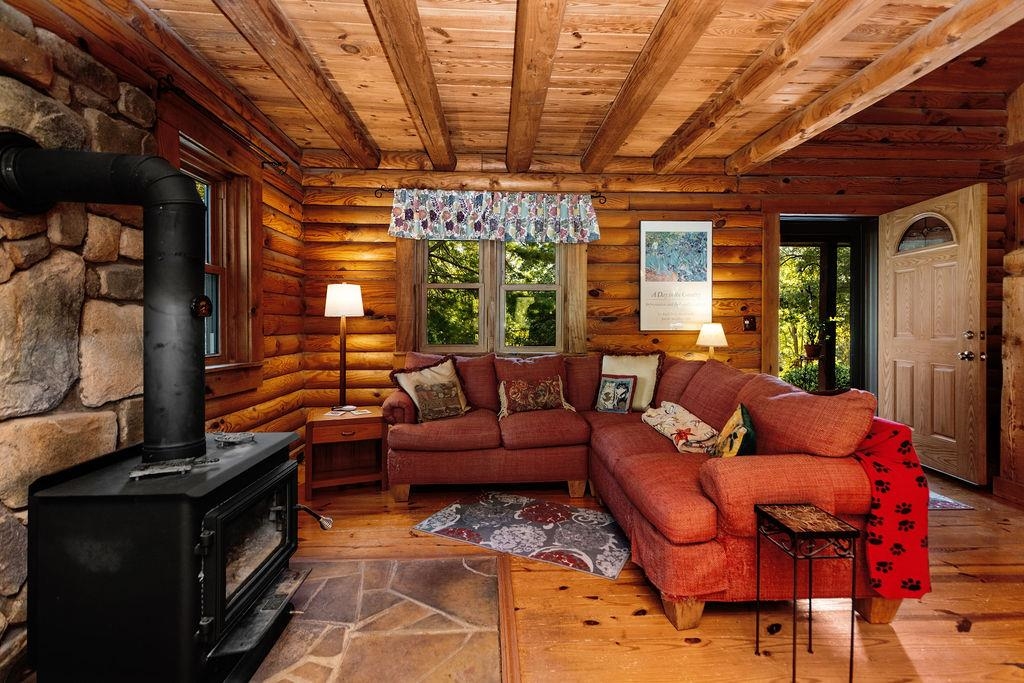 137 CRESTWOOD DR, CHURCHVILLE, Virginia 24421, 3 Bedrooms Bedrooms, ,3 BathroomsBathrooms,Residential,137 CRESTWOOD DR,675681 MLS # 675681