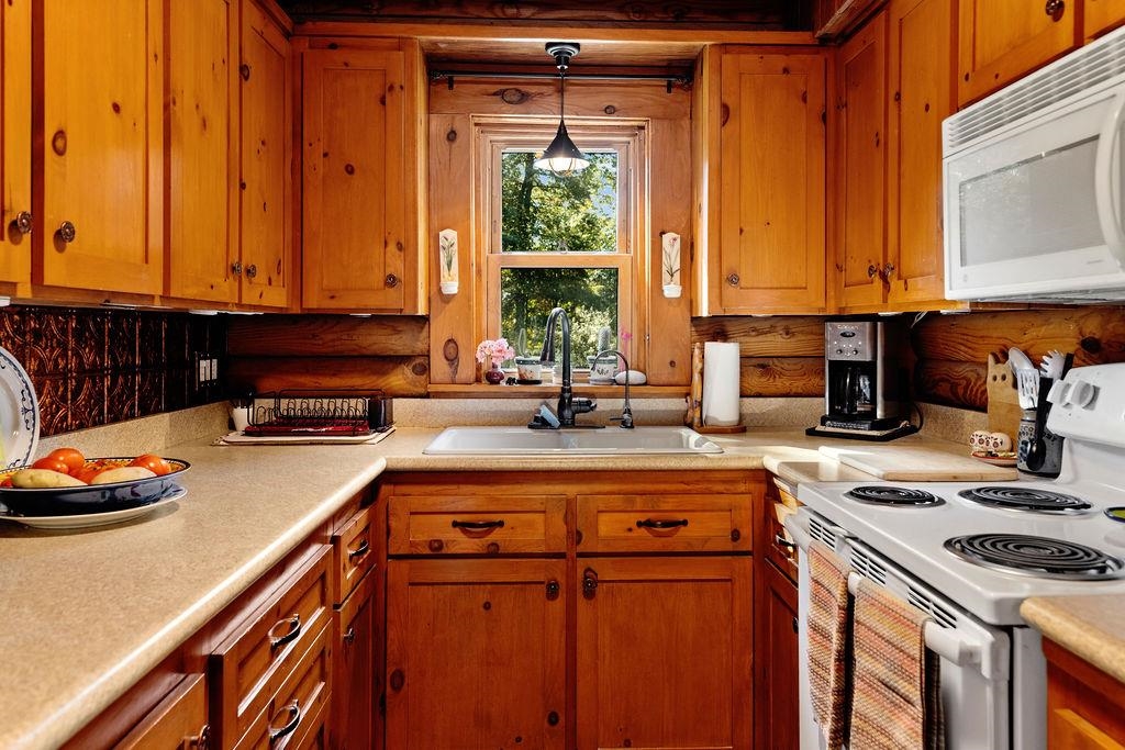 137 CRESTWOOD DR, CHURCHVILLE, Virginia 24421, 3 Bedrooms Bedrooms, ,3 BathroomsBathrooms,Residential,137 CRESTWOOD DR,675681 MLS # 675681