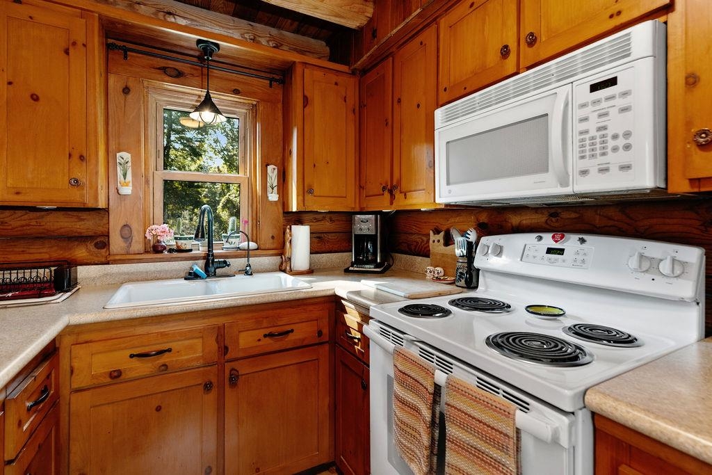 137 CRESTWOOD DR, CHURCHVILLE, Virginia 24421, 3 Bedrooms Bedrooms, ,3 BathroomsBathrooms,Residential,137 CRESTWOOD DR,675681 MLS # 675681